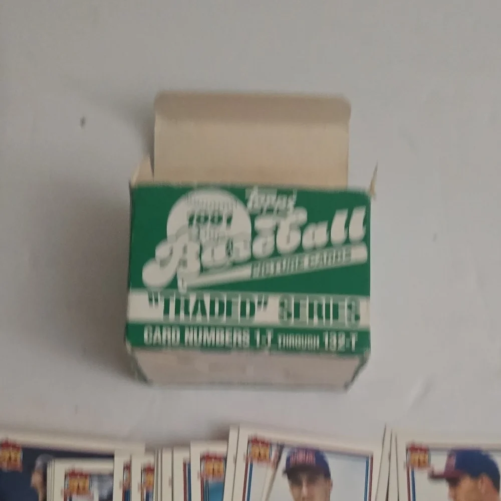 Topps Baseball Trading Cards - Green Box - Picture 1 of 3